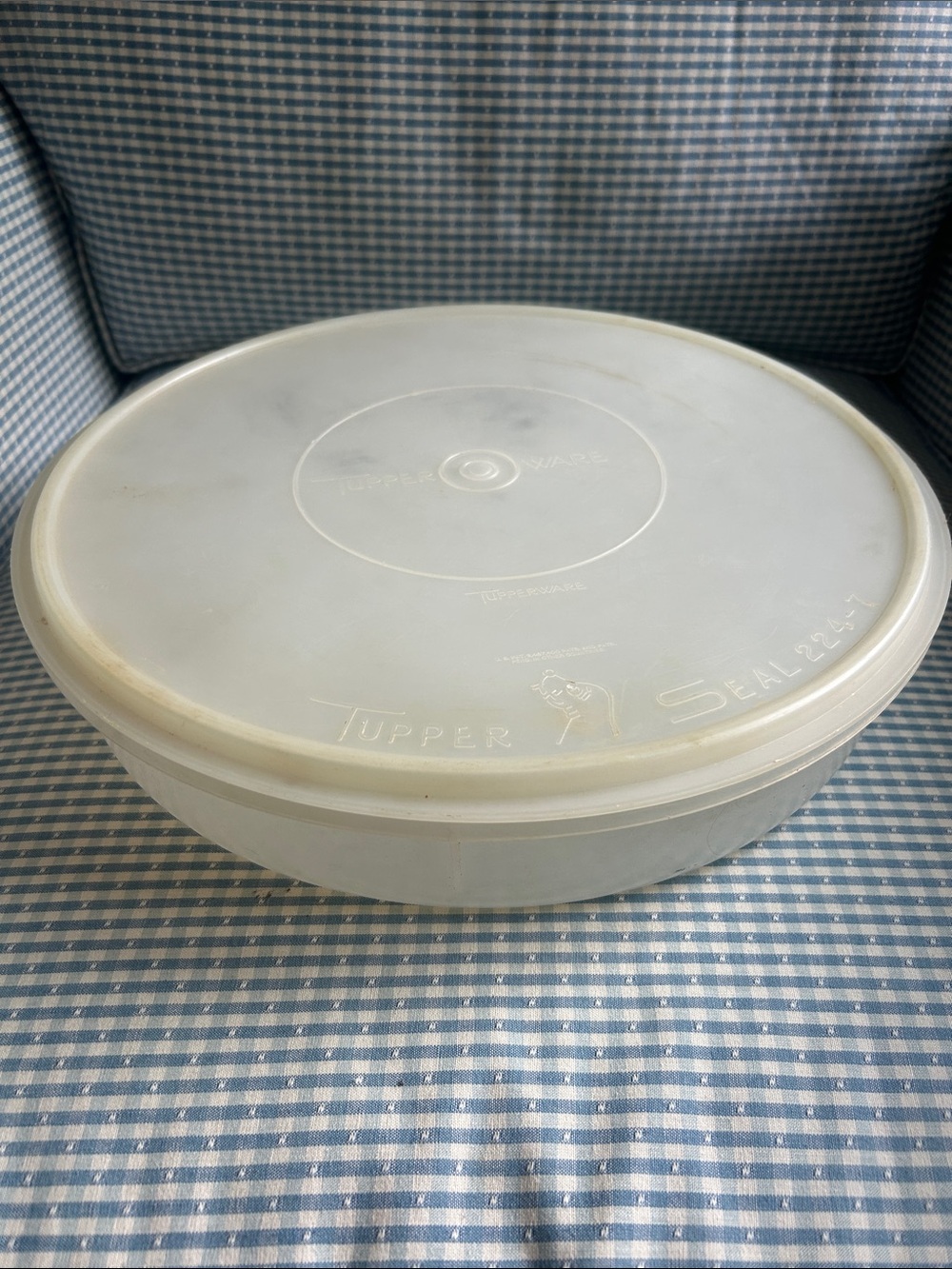 Tupperware Round Storage Bowl with Lid - Off-White